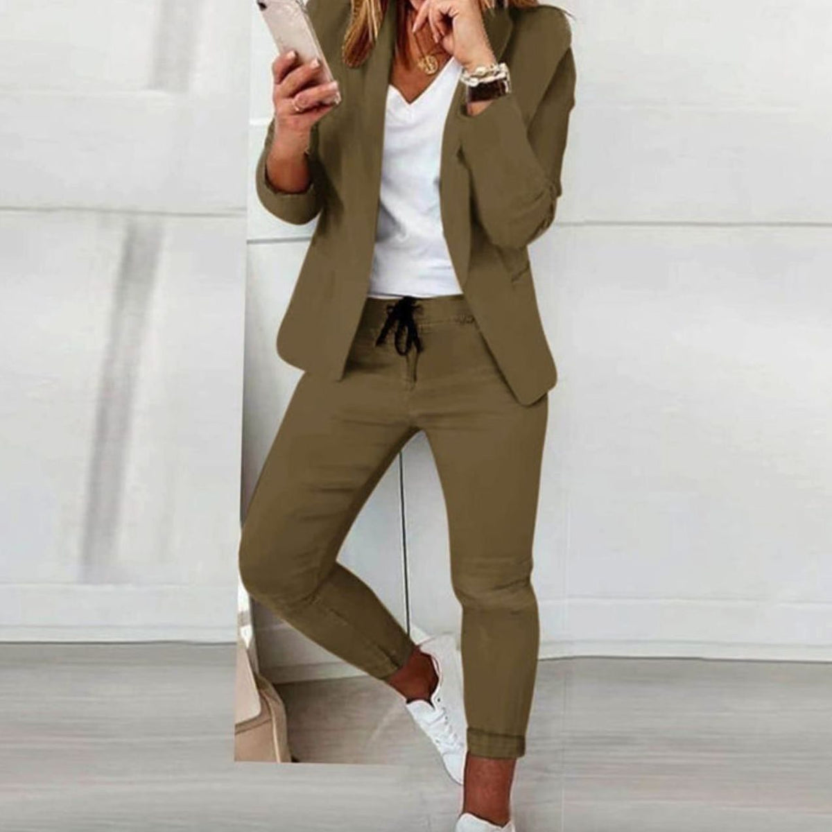 Hannah | Women's Blazer & Jogger Two-Piece Set