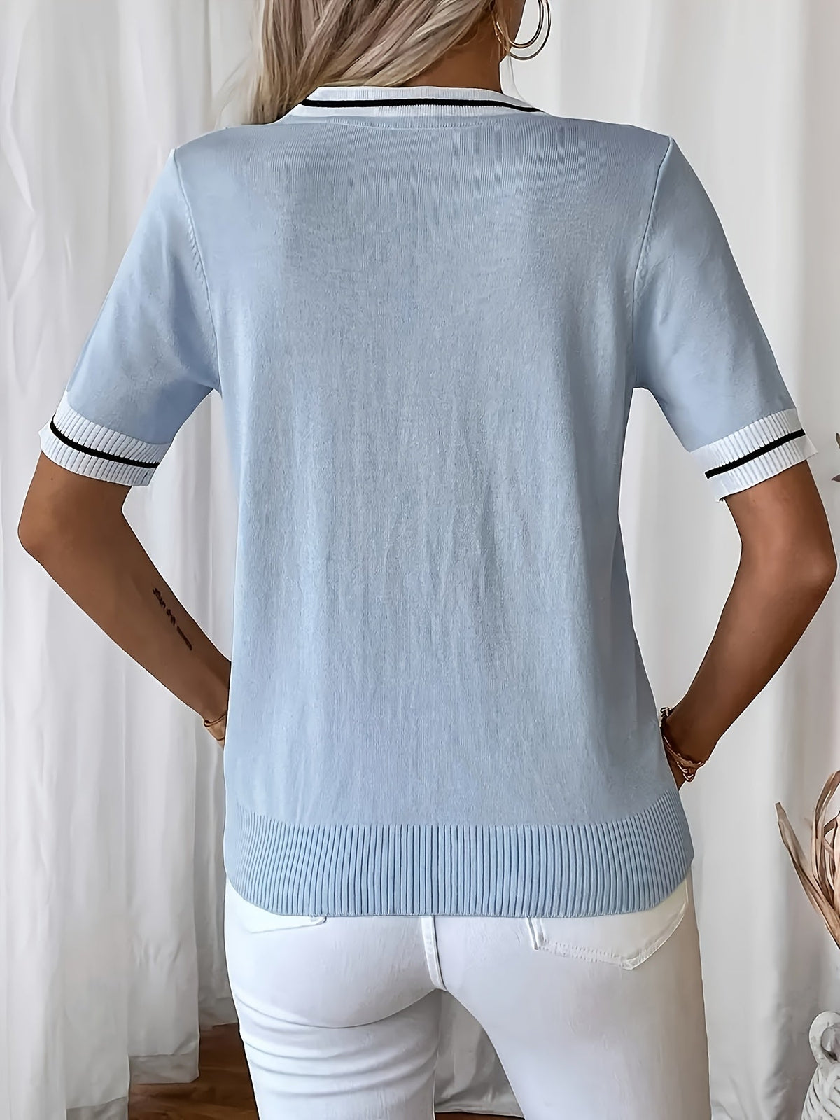 Meredith-Gwendolyn | Women's Contrast-Trim Knit V-Neck Tee